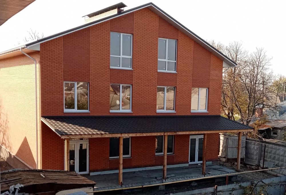 Дом таунхаус, половина 210м² житлової площі+70м² підвал