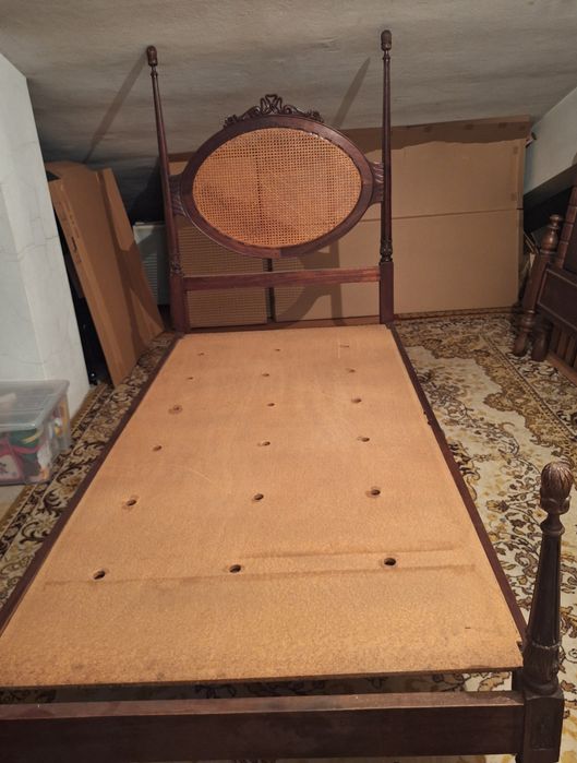 Cama solteiro antiga