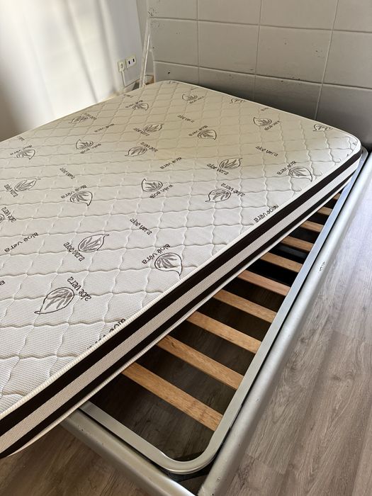 Cama de casal com estrado