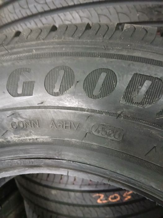 Pneus Novos 205/65R16 C Goodyear