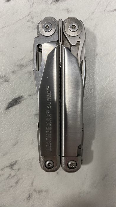 Мультитул Лезерман Сурдж