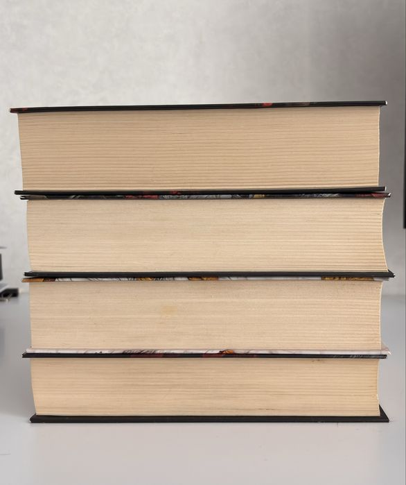 Серія книг «Кров і попіл» автор Дженніфер Л. Арментраут