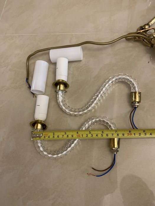 Гарна люстра на вісім ламп