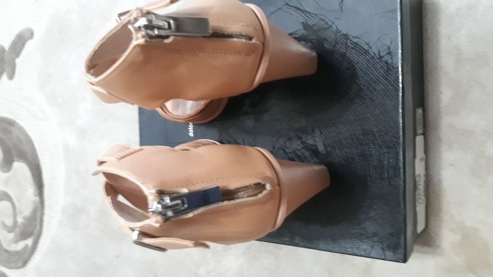 Босоніжки Dolce Vita Nicola 9.5 US,оригінал.