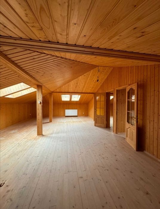 Продається будинок в центрі міста