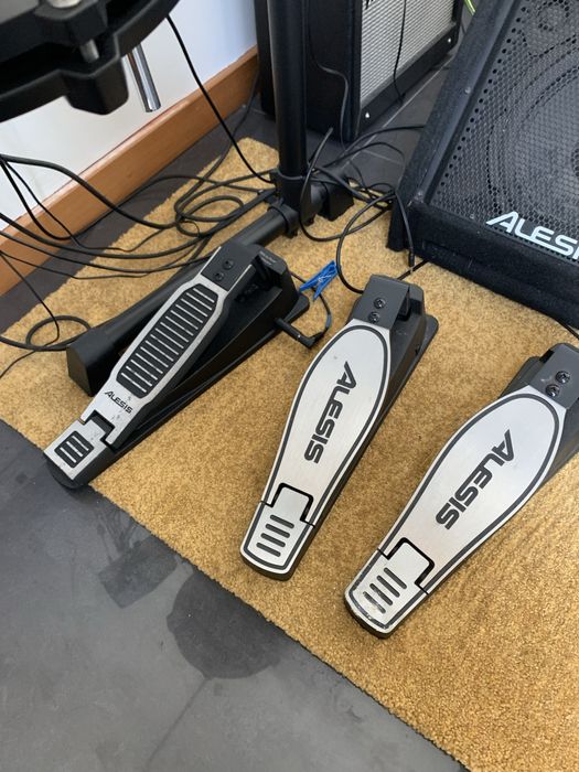 Bateria Alesis turbo Mesh kit + Aplificador Alesis activedrummer