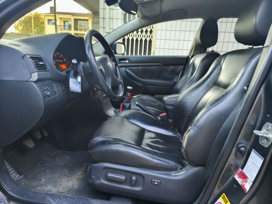 Toyota Avensis SW 2.2 150cv — fotografia 5