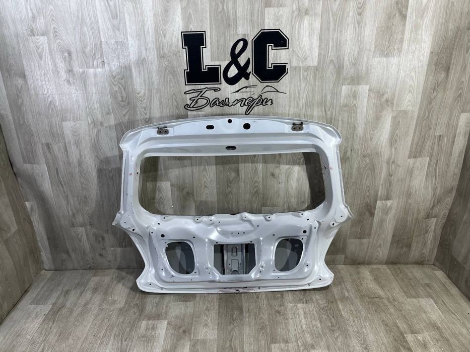 Крышка багажника Suzuki Swift MK8 / 2017 2018 2019 2020 2021 2022 г.