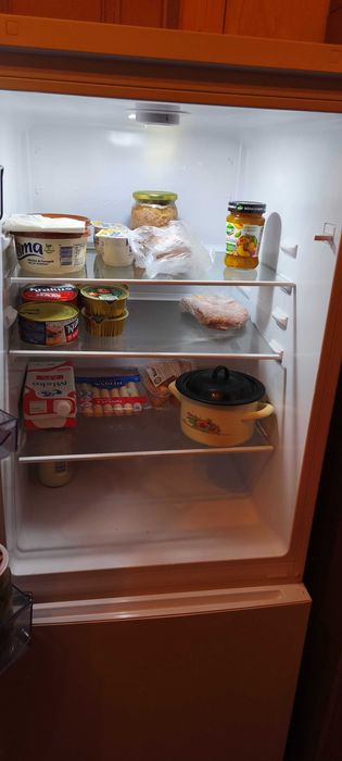 Lodówka BEKO RCSA240K20W