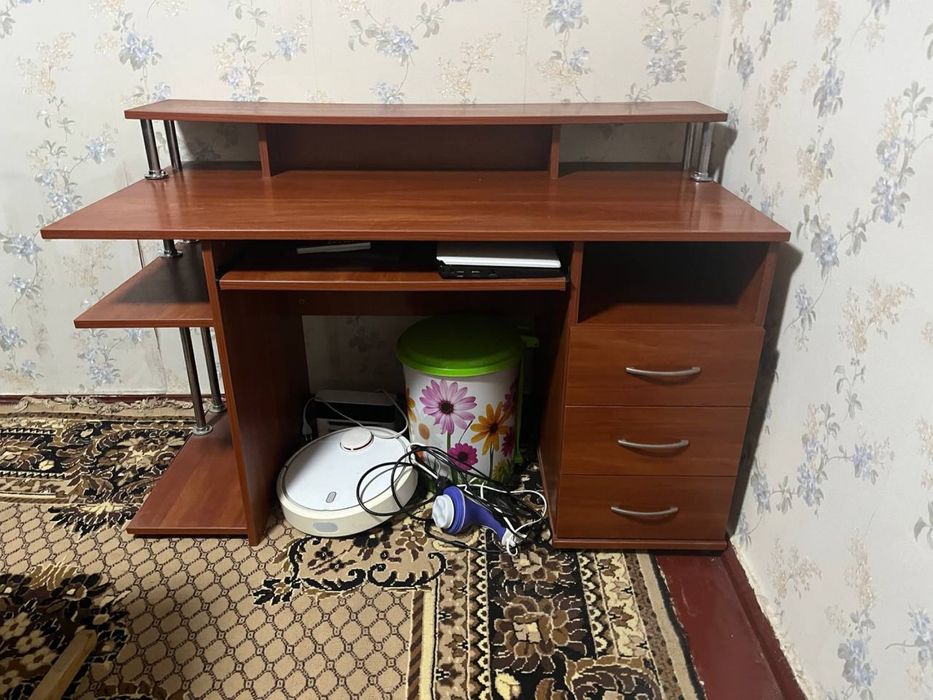 Продам компьютерный(письменный)стол