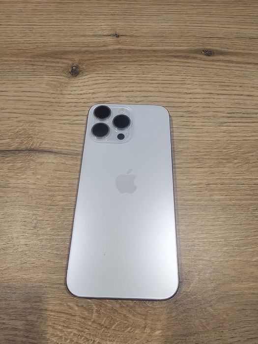 Iphone 15 pro max bateria 88%