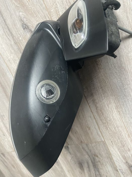 Продам бокоіе дзеркало Пежо 3008