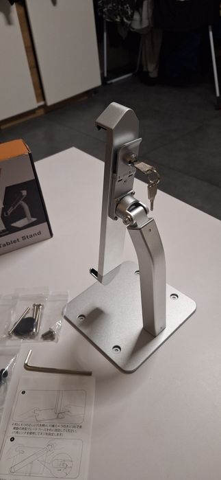 Profesjonalny  stojak na tablet z kluczykiem