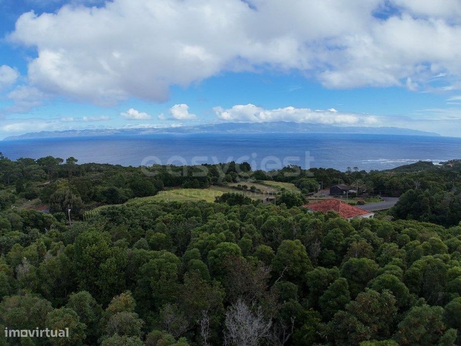 Terreno com 9.680 m² e vista para São Jorge - São Vicente, Santo An...