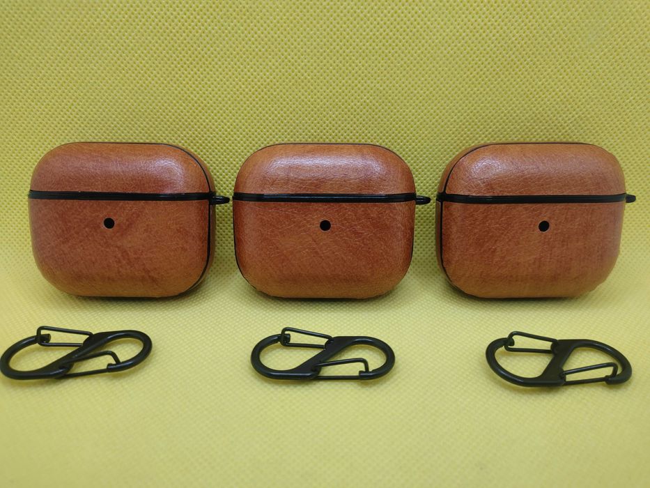 Чехол на наушники Apple AirPods 3 (Light Brown) + карабин