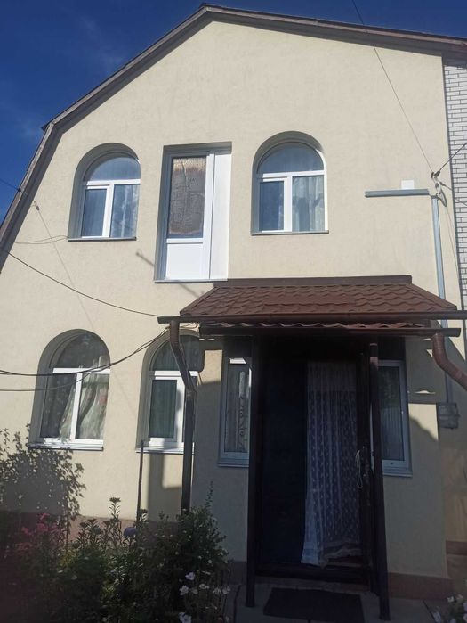 Продаж 147м будинку+будиночок для батьків з газовим опаленням.