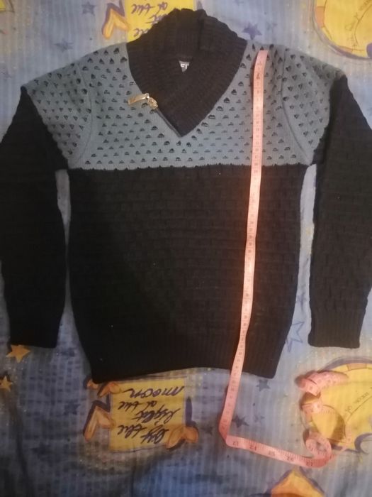 Свитер тёплый, классный.