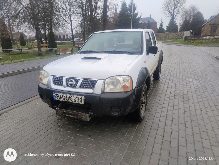 Nissan Navara  D22 2.5 Di  5 osobowy 4x4 Nowe badania Techniczne.