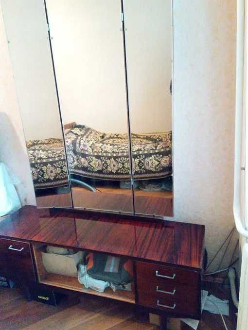 Потрійне дзеркало, трюмо