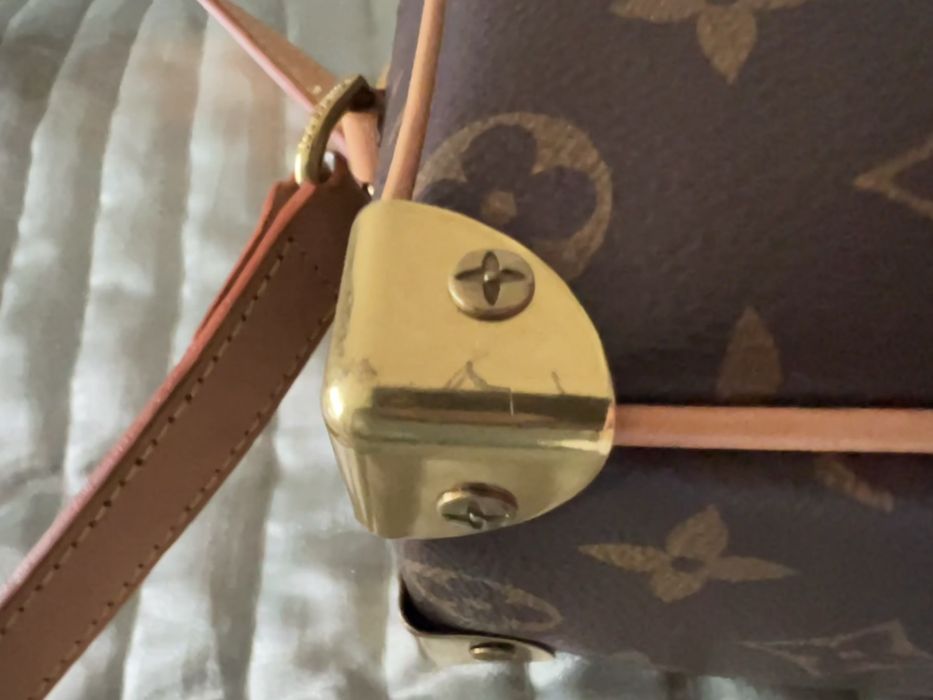 Стильна сумка-скринька у дизайні Monogram