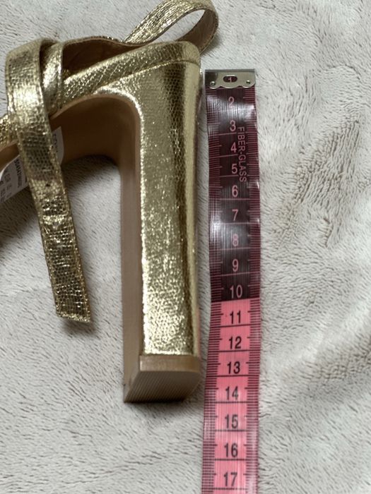 Босоніжки туфлі в золоті  нові