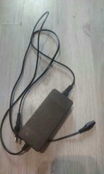 Sprzedam toaletkę  I deskorolkę elektryczną