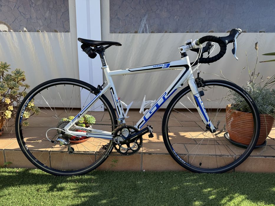 Bicicleta de estrada GT Series 3