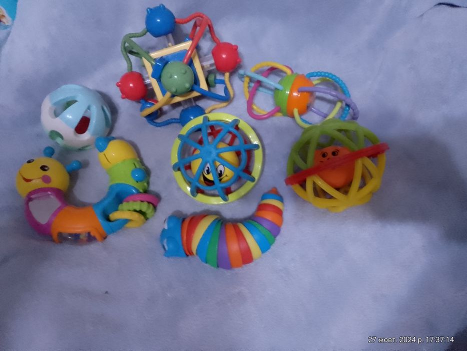 Іграшки брязкальця підвісні  кубики