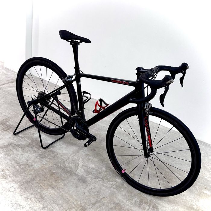 Canyon Endurace CF 9.0 com potenciometro e rodas de carbono