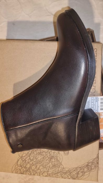 Botas novas, 38, em pele