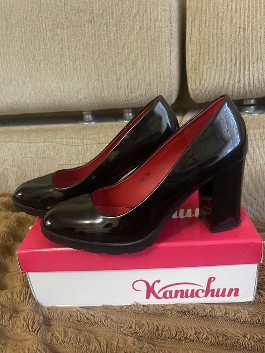 Туфлі  лаковані 38 розмір