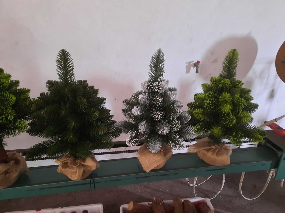 Choinka Sztuczna na pniu 60cm-mała-na komodę-Ośnieżona Producent