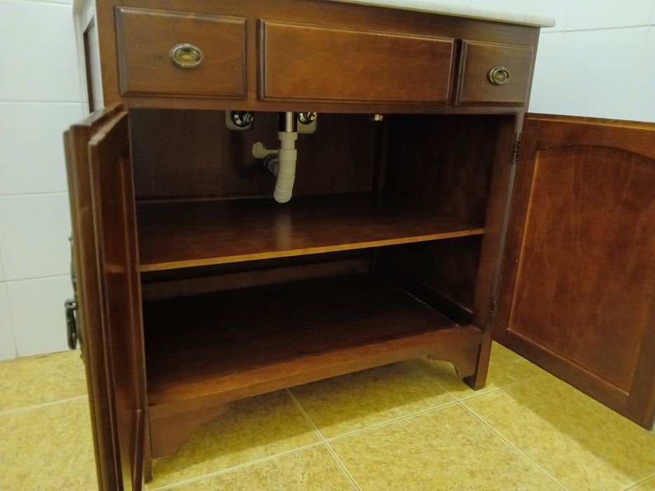 Móvel de casa de banho rústico