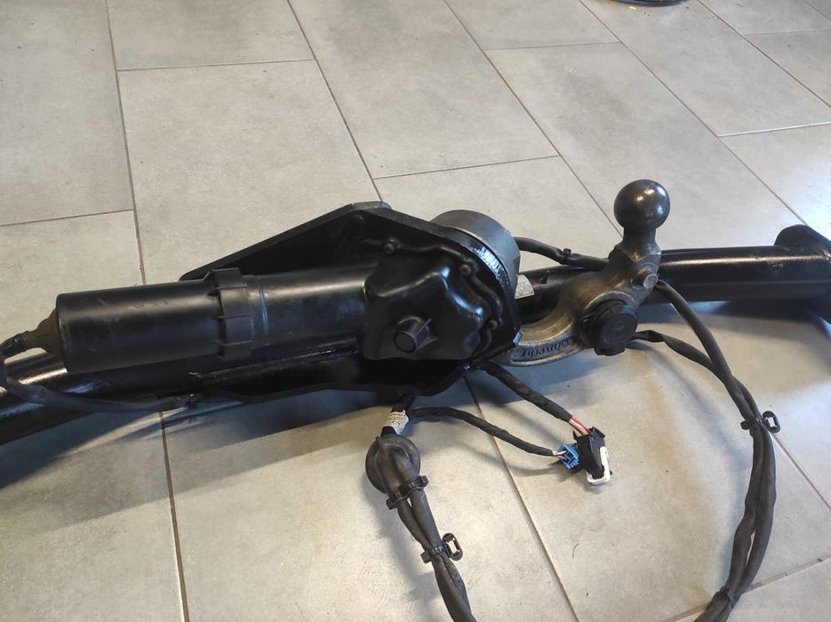 Oryginalny Hak holowniczy Mercedes E-klasa w213