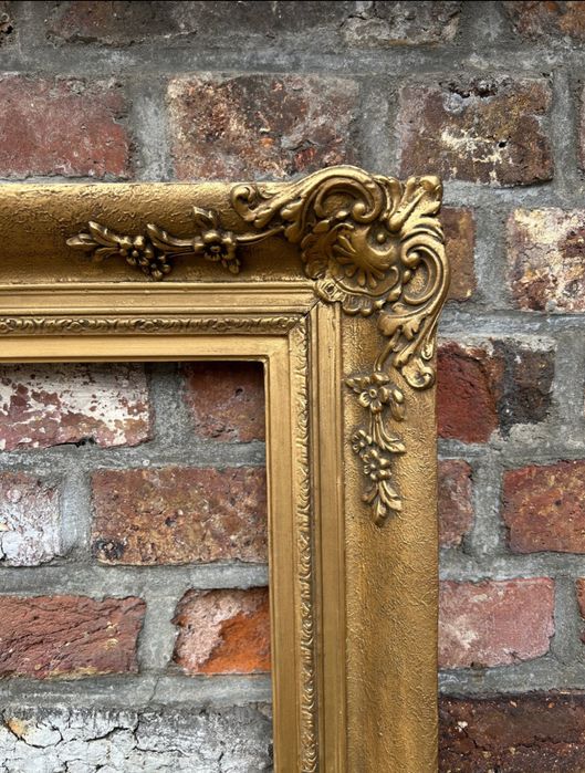 Moldura antiga folheada a ouro Rococó