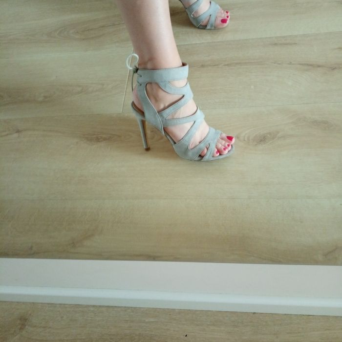 Sandałki na obcasie