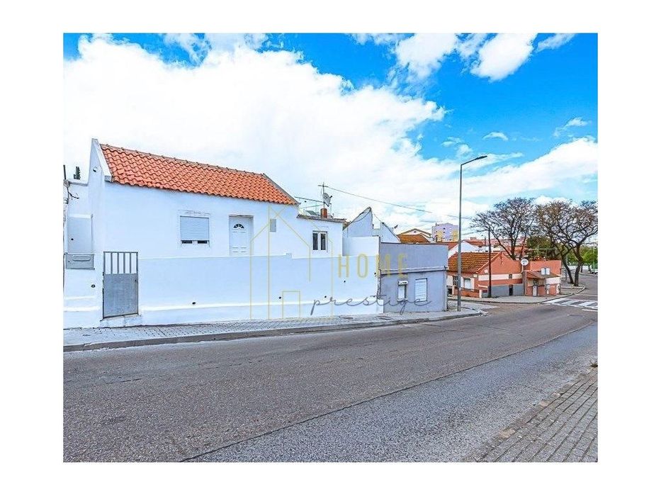 Fantástica moradia T2 com quintal em Setúbal