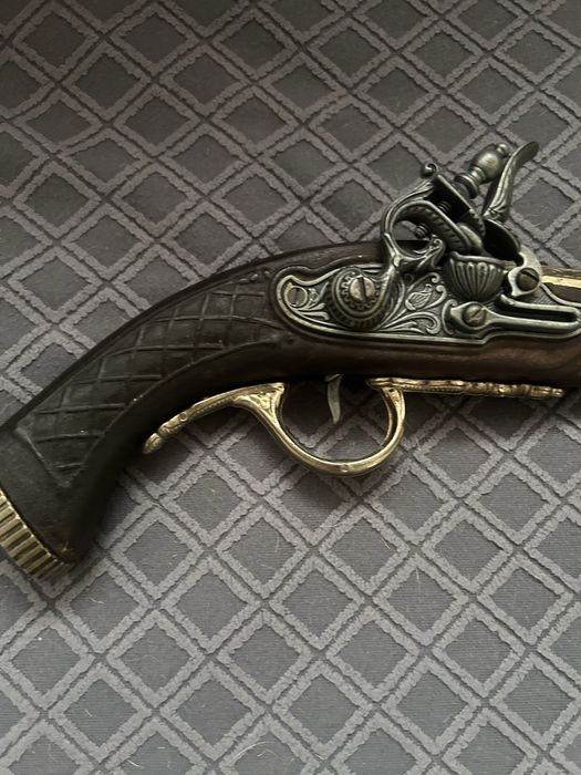 Replica de pistola antiga