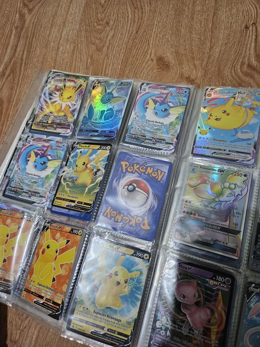 Cerca de 900 cartas de pokemon