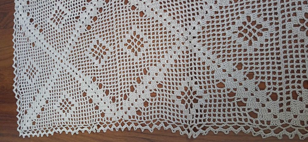 Toalha crochet bege/cru (1,30 mt x 1,30 mt). Feita à mão. Nova!!!