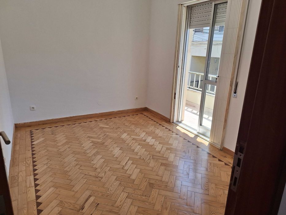Apartamento T3 perto Centro Comercial Ubbo