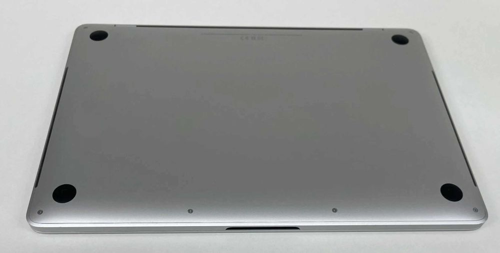MacBook Pro 13” 2020 Intel i7 / 16GB RAM / 512GB SSD / 4 Thunderbolt Ports