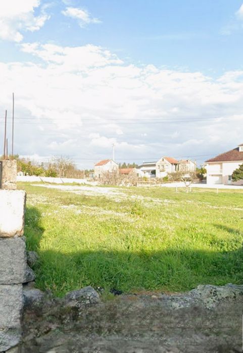Terreno com licença para construçâo