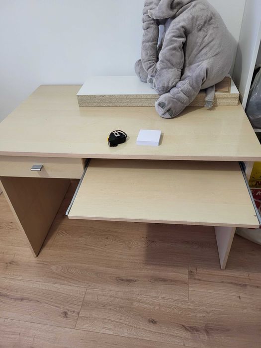 Biurko młodzieżowe. Stabilne!