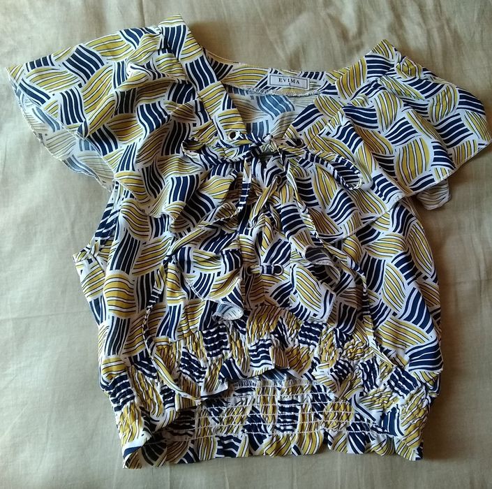 Blusa- top  tamanho S com elástico na cintura