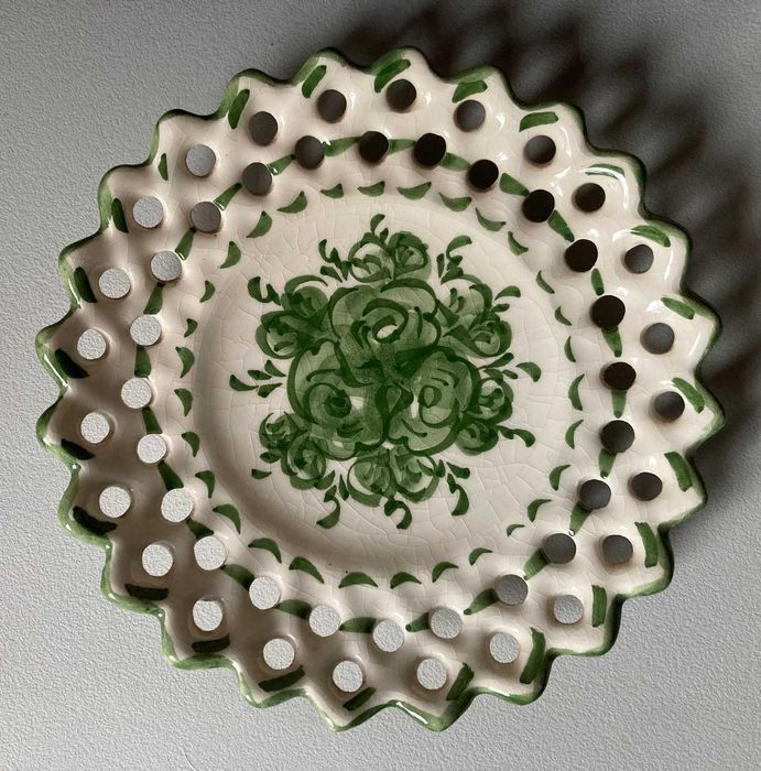 Prato Tradicional Decorativo (~17cm diâmetro)