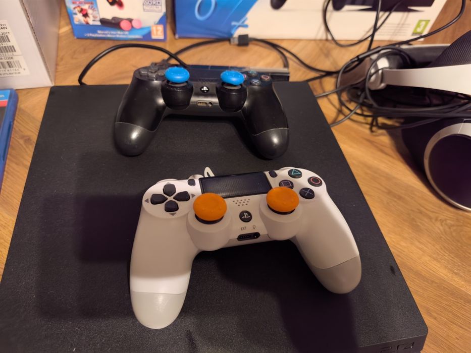 PS4 Pro + PS VR1 + 2x Move + PS Gun + Farpoint + Iron Man + gry