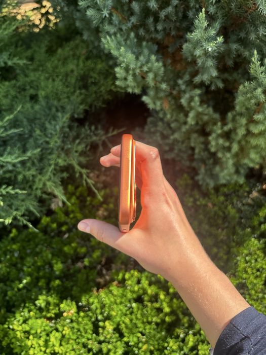 iPhone 17 pro max Cosmic Orange