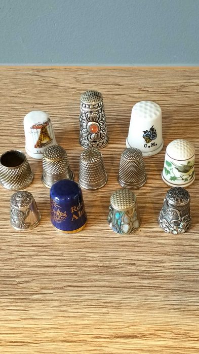 Kolekcja naparstków min porcelana srebro