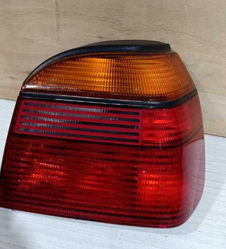 lampa tylna prawa saturnus vw golf III hb 91- ładny stan